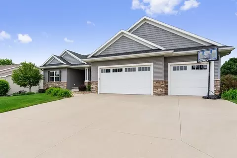 2835 Twinleaf Rd, Cedar Rapids, IA 52411 photo 2