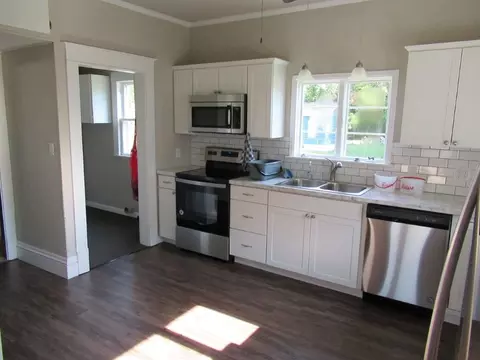 305 E 8th, Vinton, IA 52349 photo 13