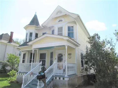 115 E 4th St, Tipton, IA 52772 photo 2