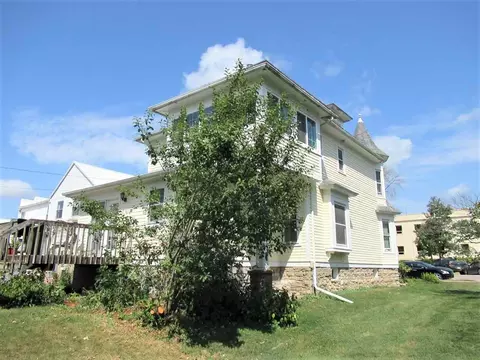 115 E 4th St, Tipton, IA 52772 photo 4