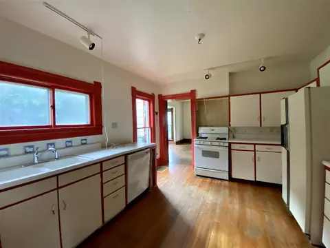 111 W 2nd St, Riverside, IA 52327 photo 8