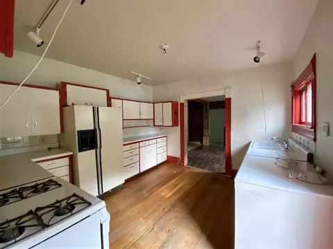 111 W 2nd St, Riverside, IA 52327 photo 9