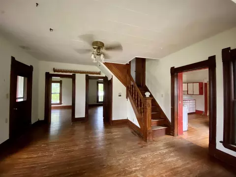 111 W 2nd St, Riverside, IA 52327 photo 5
