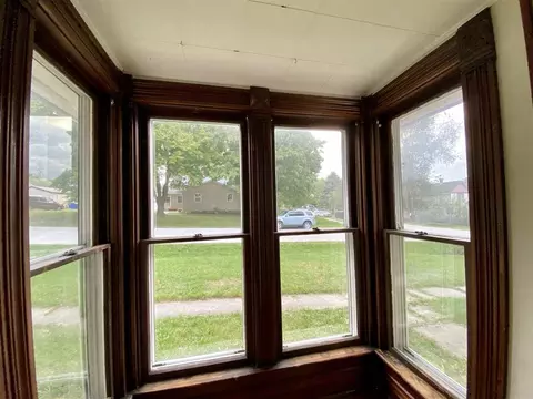 111 W 2nd St, Riverside, IA 52327 photo 4
