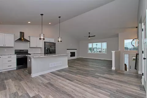 901 David Dr, Solon, IA 52333 photo 3