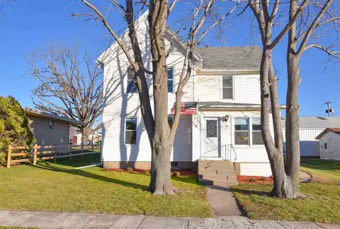 94 3rd Ave, Keystone, IA 52249 photo 1