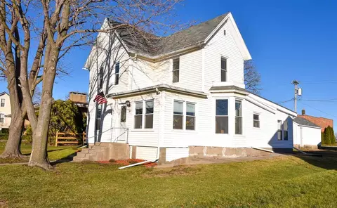 94 3rd Ave, Keystone, IA 52249 photo 3