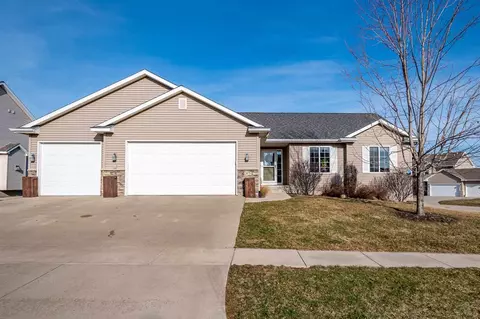 2075 Hillside Dr, Ely, IA 52227 photo 1