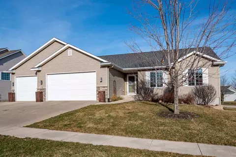 2075 Hillside Dr, Ely, IA 52227 photo 2