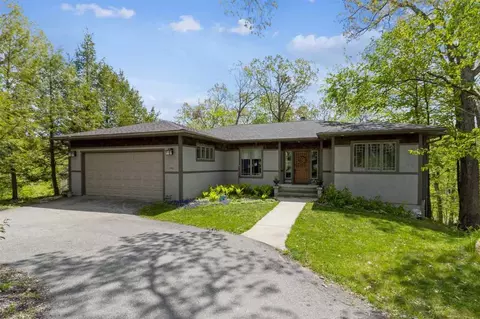 440 E Post Rd SE, Cedar Rapids, IA 52403 photo 1