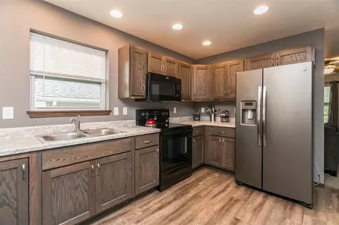 615 9th Ave SE, Cedar Rapids, IA 52401 photo 3