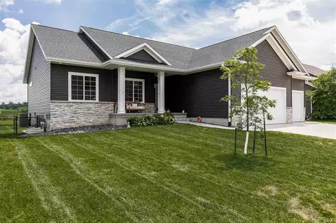 1420 Parkland Dr, Ely, IA 52227 photo 2