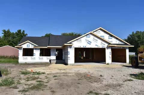 632 Pointer Cir, Center Point, IA 52213 photo 2