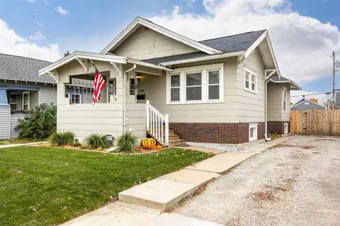 1126 E Ave NW, Cedar Rapids, IA 52405 photo 1