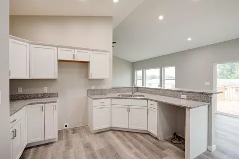 112 Cherry Ln, Riverside, IA 52327 photo 4