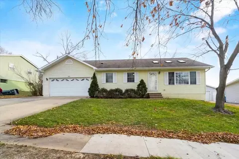 1611 27th St SW, Cedar Rapids, IA 52404 photo 1