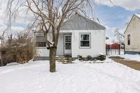 3815 E Ave NE, Cedar Rapids, IA 52402 photo 2