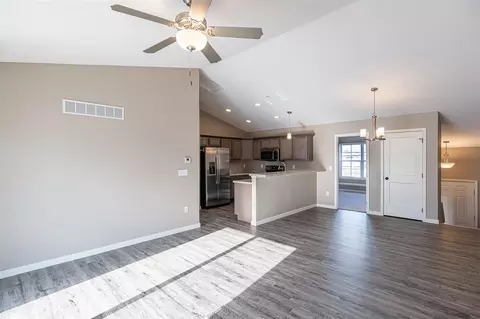 394 Maple Ct, Solon, IA 52333 photo 8