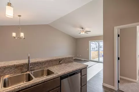 394 Maple Ct, Solon, IA 52333 photo 5