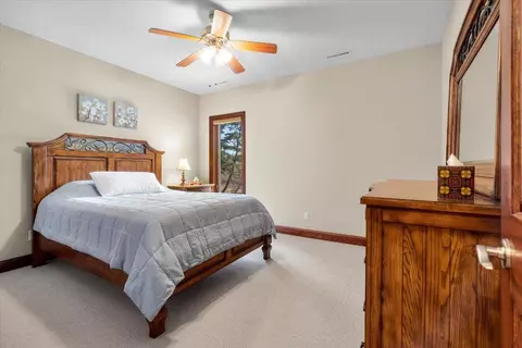 3818 Cedar Bluff Ct NE, Cedar Rapids, IA 52411 photo 37