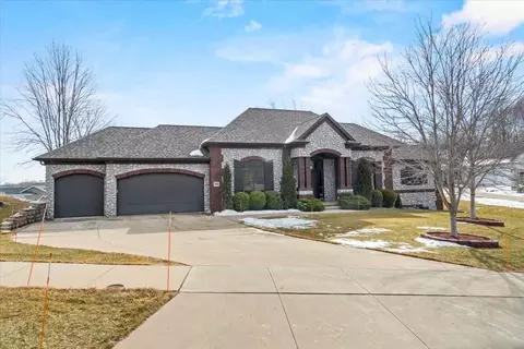 3818 Cedar Bluff Ct NE, Cedar Rapids, IA 52411 photo 1
