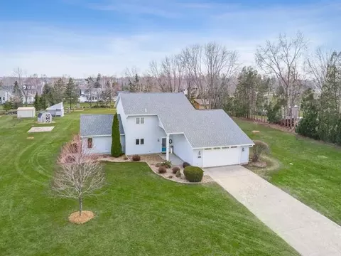 5701 Michael Dr NE, Cedar Rapids, IA 52411 photo 1