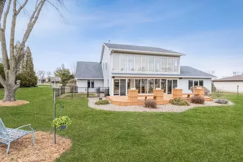 5701 Michael Dr NE, Cedar Rapids, IA 52411 photo 2