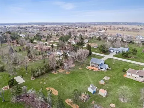 5701 Michael Dr NE, Cedar Rapids, IA 52411 photo 3