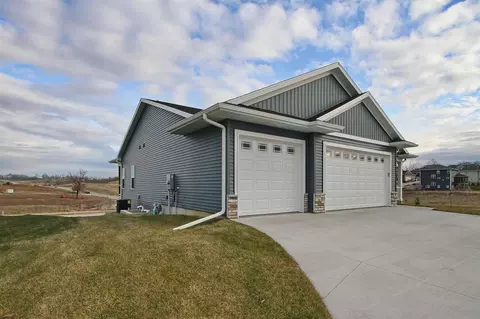 809 Old Mill Ln, Solon, IA 52333 photo 3