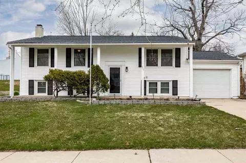 6607 Devonshire Dr NE, Cedar Rapids, IA 52402 photo 1