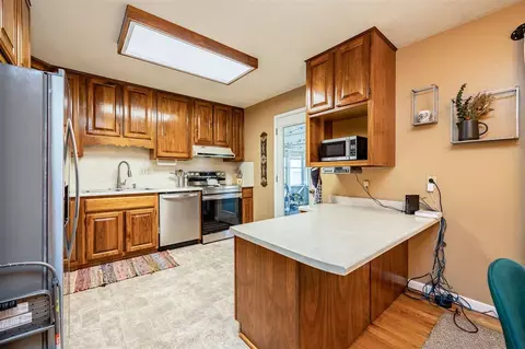 6607 Devonshire Dr NE, Cedar Rapids, IA 52402 photo 9