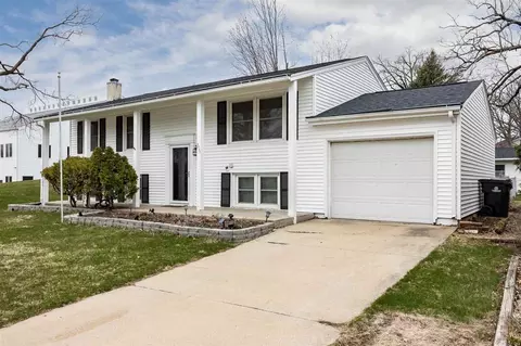 6607 Devonshire Dr NE, Cedar Rapids, IA 52402 photo 2