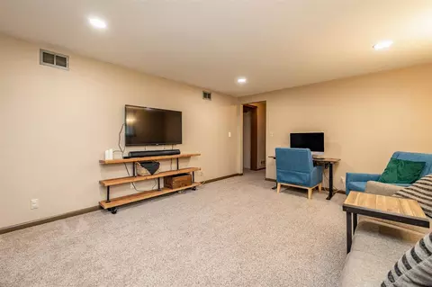 6607 Devonshire Dr NE, Cedar Rapids, IA 52402 photo 20
