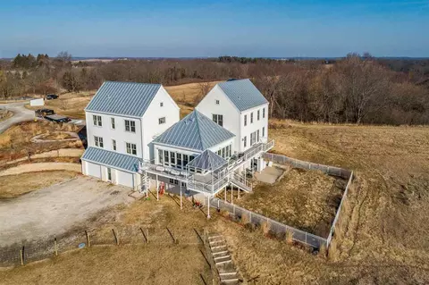 625 Old School Rd, Ely, IA 52227 photo 2