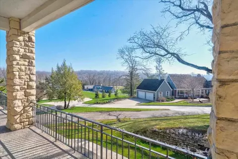2121 SE Goblins Gully Dr, Cedar Rapids, IA 52403 photo 2