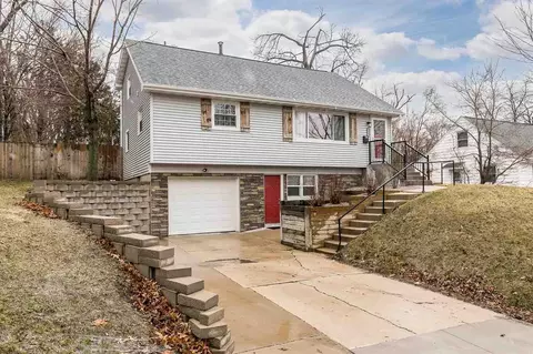644 40th St SE, Cedar Rapids, IA 52403 photo 1