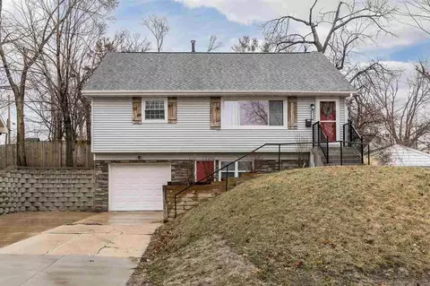 644 40th St SE, Cedar Rapids, IA 52403 photo 2