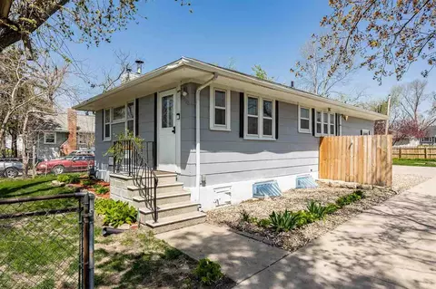 3823 E Ave NE, Cedar Rapids, IA 52402 photo 2