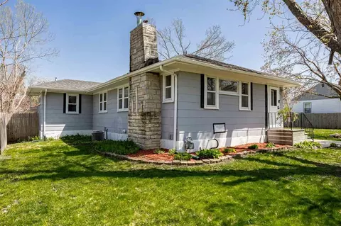 3823 E Ave NE, Cedar Rapids, IA 52402 photo 1