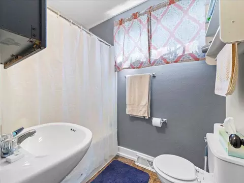 1817 E Ave NE, Cedar Rapids, IA 52402 photo 12