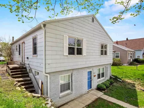 1817 E Ave NE, Cedar Rapids, IA 52402 photo 2