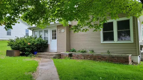 303 S High Ave, Oxford, IA 52322