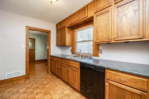 1731 E Avenue NE, Cedar Rapids, IA 52402 photo 10