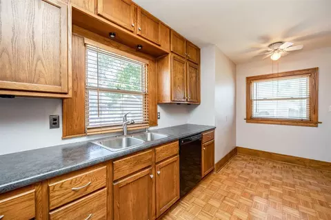 1731 E Avenue NE, Cedar Rapids, IA 52402 photo 11