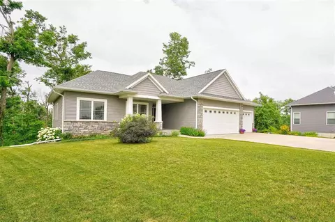 4100 Windfall Dr NW, Cedar Rapids, IA 52405 photo 2