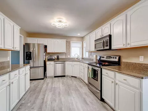 1935 E Pacific St, Ely, IA 52227 photo 7