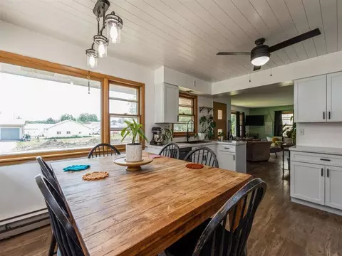 341 E 3rd St, Riverside, IA 52327 photo 10