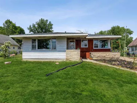 341 E 3rd St, Riverside, IA 52327 photo 1