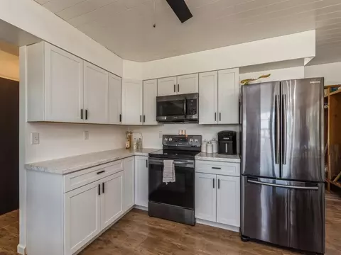341 E 3rd St, Riverside, IA 52327 photo 9