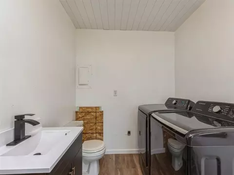 341 E 3rd St, Riverside, IA 52327 photo 11